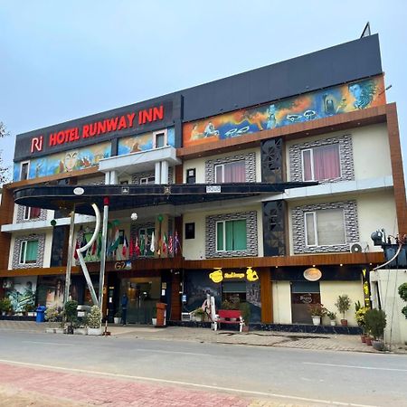 Hotel Runway Inn Pura Raghunath Экстерьер фото
