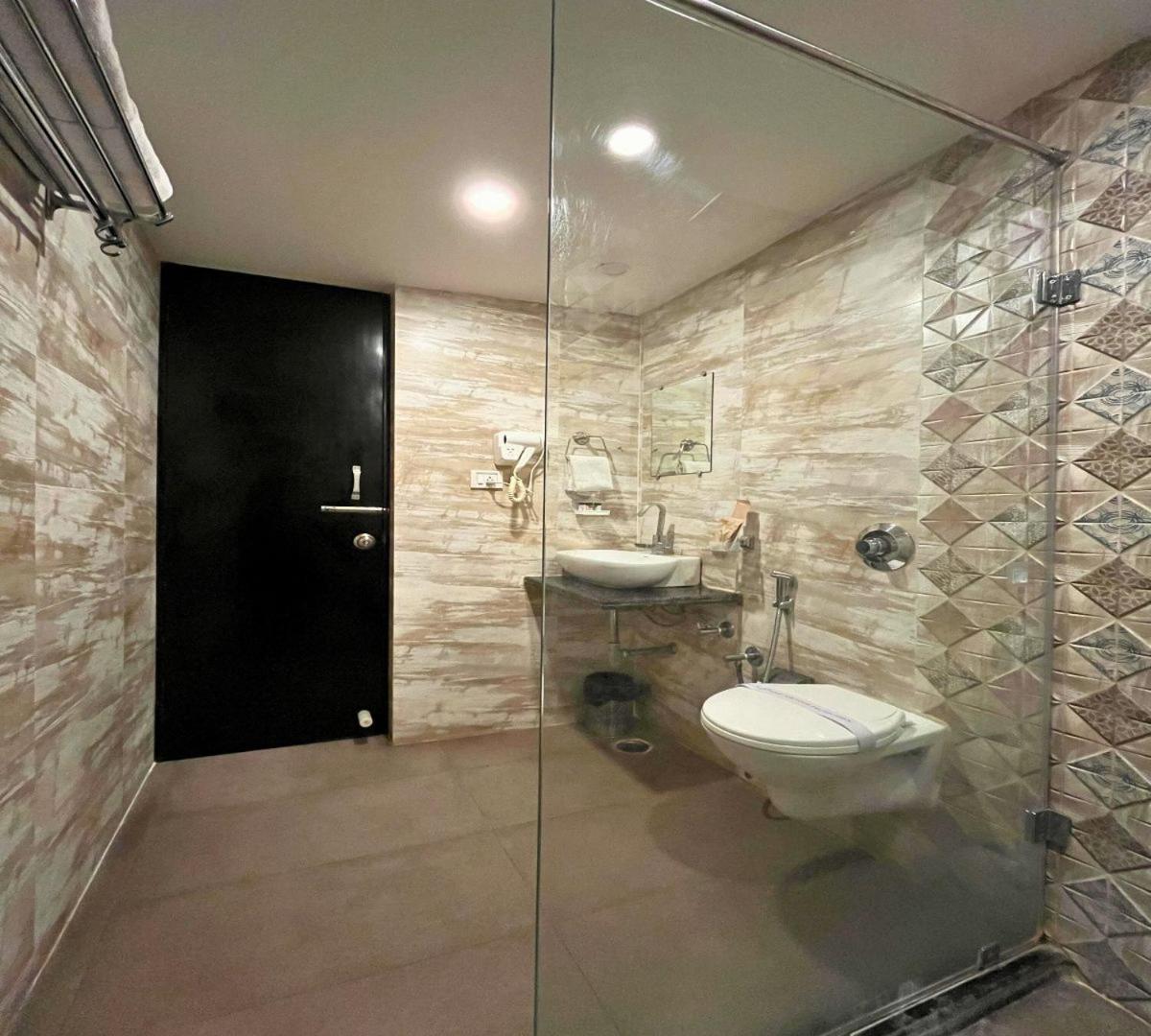 Hotel Runway Inn Pura Raghunath Экстерьер фото