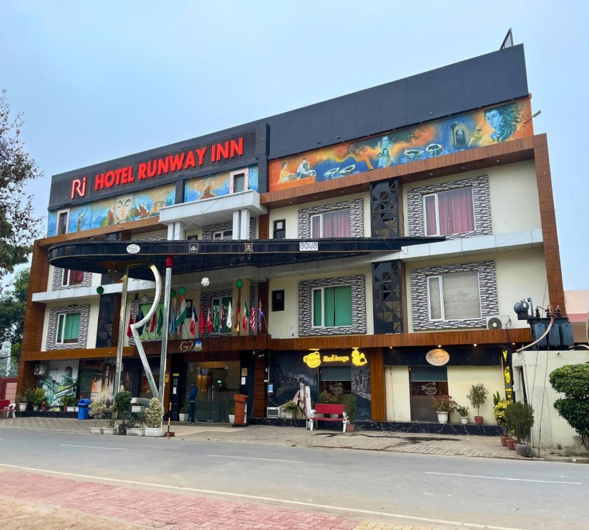Hotel Runway Inn Pura Raghunath Экстерьер фото